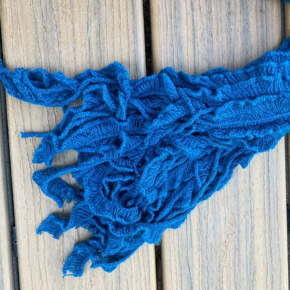 Teal ruffled scarf. Super soft! - Picture 5 of 7